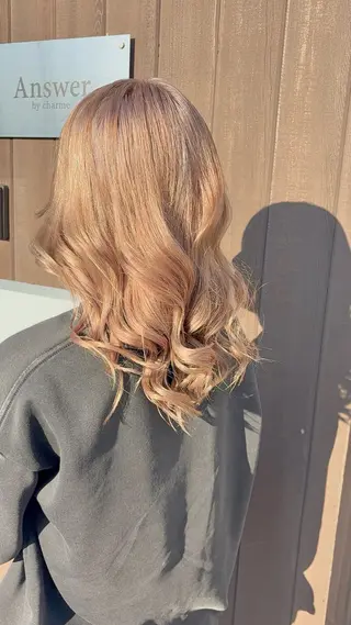 セミロング あやか/ハイトーンカ ラー/デザインカラーのヘアスタイル