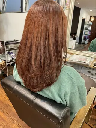セミロング レイヤーカット、 大人可愛い　中村美羅のヘアスタイル