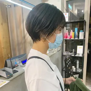 ショート カラー ネイル ハイトーン&暗髪🔥 表参道二刀流マエダのヘアスタイル