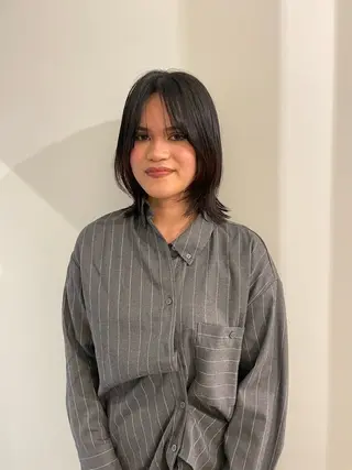 ミディアム カラー 渋谷 留菜のヘアスタイル