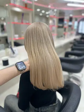 ロング ️🫧 AINE 🫧ハイトーンカラーのヘアスタイル