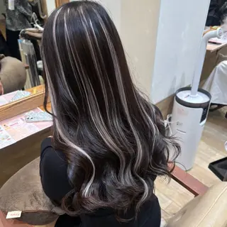 ロング SOU/エクステ /ダブルカラーのヘアスタイル