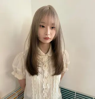 ロング ミルクティーベージュ outaのヘアスタイル