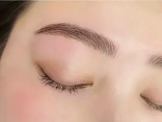 アイブロウ ORO　飯田 早稀のヘアスタイル