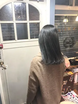 ミディアム ヤスザトアヤノ ／レイヤー／オリーブのヘアスタイル