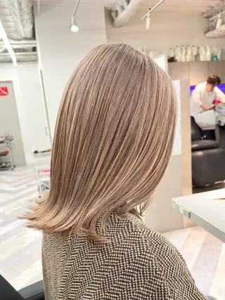 セミロング カラー 艶ハイトーン‪‪🔆 ️️️安座間 希のヘアスタイル