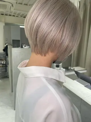 ショート カラー ito. ブリーチ/髪質改善のヘアスタイル