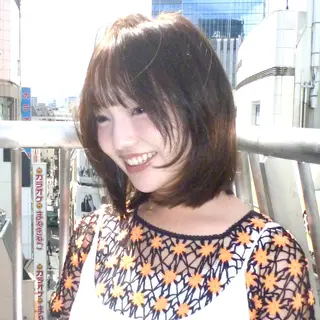 ミディアム カラー レイヤーカット ハッシュカットのヘアスタイル