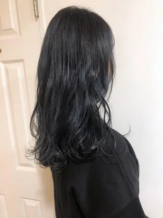 ロング カラー MIOベージュカラー 柔らかいカラーのヘアスタイル