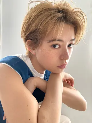 ショート カラー サノ アオイのヘアスタイル