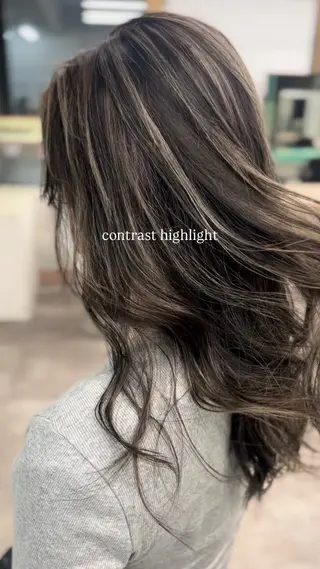 セミロング Ⓜ︎iyu🌊/海外 風ハイライト特化のヘアスタイル