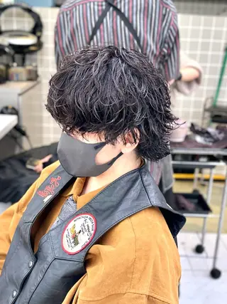 ミディアム パーマ ヘアアレンジ メンズ 顔まわりカット の達人のヘアスタイル