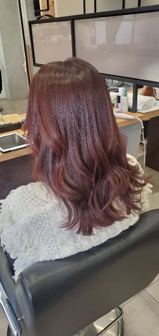 ミディアム 儀間 真琴のヘアスタイル