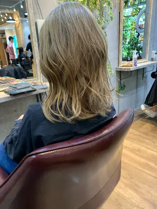 セミロング カラー toi【トワ】所属・安達 俊亮のヘアスタイル