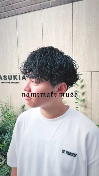 ミディアム パーマ メンズ BASUKIA 西宮 甲子園口所属・𝙢𝙚𝙣'𝙨 𝙝𝙖𝙞𝙧高津のヘアスタイル