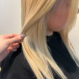 ロング 店長ハイトーンカラー 柞山史奈のヘアスタイル