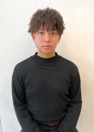 ショート パーマ メンズ 顔周りレイヤー／ 似合わせ／古津遼平のヘアスタイル