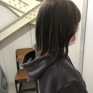 ミディアム 高津 千慧のヘアスタイル