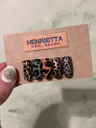 ネイル HENRIETTA NAILSALONのネイルデザイン
