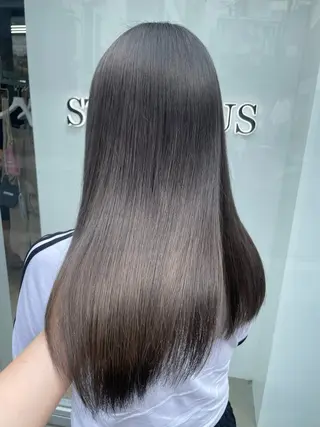 ロング カラー 若月 あやかのヘアスタイル