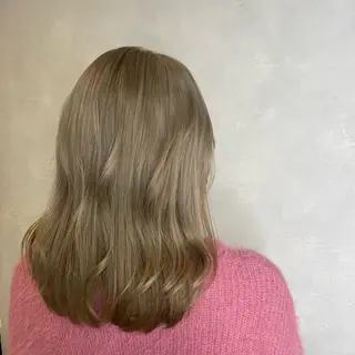 ミディアム 岩水 穂華のヘアスタイル