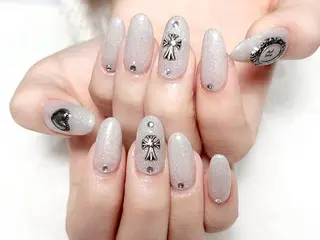 ネイル Elegant beautyルイのネイルデザイン