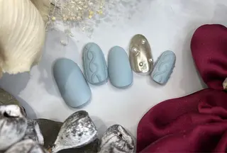 ミディアム ピュアネイル& オンディーヌのネイルデザイン