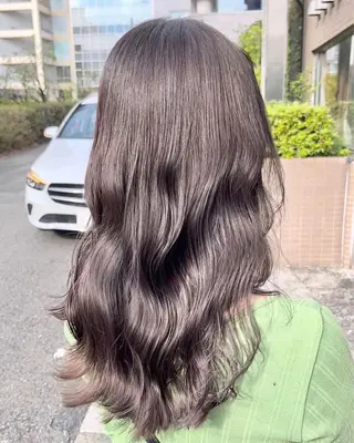 ロング メンズバレイヤージュ 斉藤春のヘアスタイル