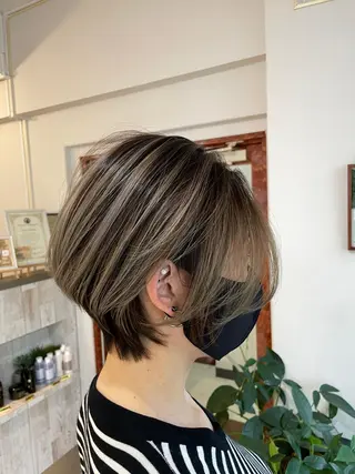 ショート カラー she2.shinjuku所属・takumi Hのヘアスタイル