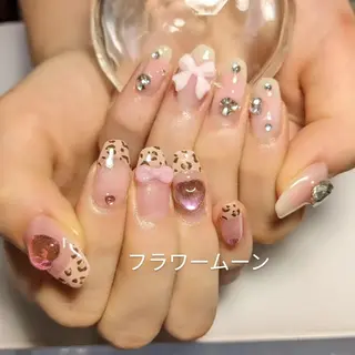 ネイル フラワー ムーンのネイルデザイン