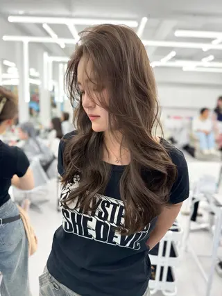 ロング カラー 顔まわりの神様✨ 透明感カラー藤嶋秀幸のヘアスタイル