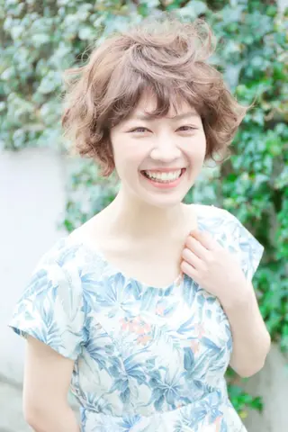 ショート カラー アルファ シェリのヘアスタイル