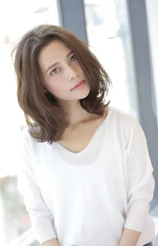 ミディアム 松島 涼花のヘアスタイル