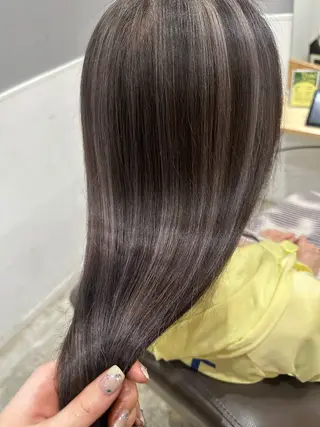 ミディアム miloc MOMOKAのヘアスタイル