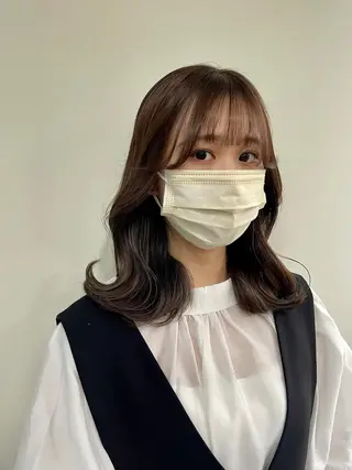 ミディアム ワンホンレイヤー 福岡天神RAIRAのヘアスタイル