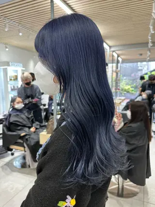 ロング カラー レイヤーカット 透明感カラーのヘアスタイル