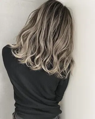 セミロング カラー 横野 孝志のヘアスタイル