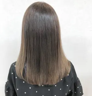 セミロング 透明感ハイライト◎ 伊藤夏海のヘアスタイル