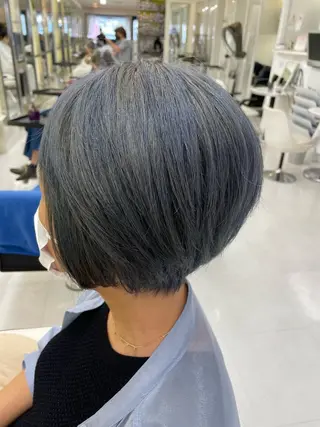 ショート カラー ヒヨシ ルナのヘアスタイル