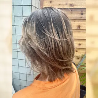ミディアム やない さとみのヘアスタイル