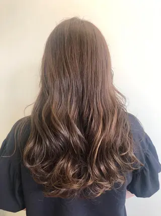 ロング カラー アベ ヒトミのヘアスタイル