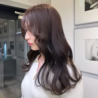 セミロング カラー カジュアルを女っぽく 𝗮𝘆𝗮𝗰𝗼のヘアスタイル