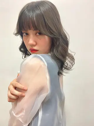 ミディアム カラー ハイトーン/顔まわり Nina💒のヘアスタイル