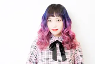 セミロング カラー "PEPPU "所属・🌈推し色派手髪 ハイトーンShinのヘアスタイル