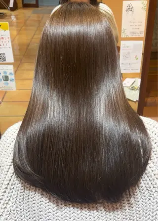 セミロング morio from london所属・松岡彩華 ボブ /グレージュのヘアスタイル