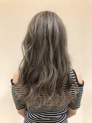 ロング カラー 足立 小百合のヘアスタイル