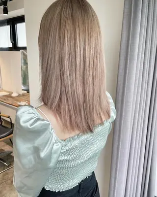 セミロング カラー ハイトーン/レイヤー /ケアブリーチ石川治のヘアスタイル