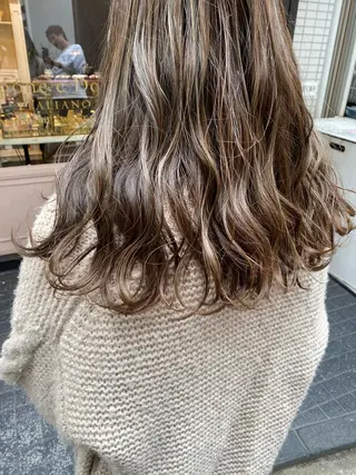 ロング カラー La  SHE's 天王寺店所属・マルヤマ リナのマツエク・マツパデザイン