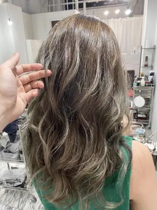 セミロング カラー 👑圧倒的カラー👑 佐々木祐希のヘアスタイル