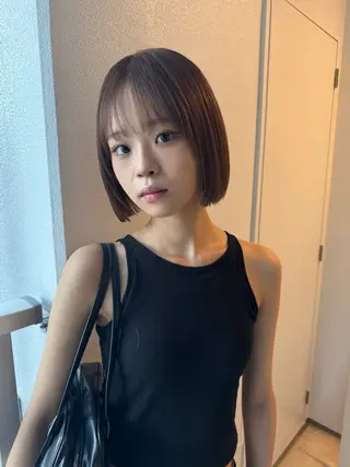 ショート カラー laff 新宿所属・切りっぱなしボブ レイヤー/縮毛矯正のヘアスタイル